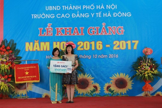 HANEL TẶNG SÁCH KHỞI HÀNH – LỜI KHUYÊN SINH VIÊN VIỆT NAM TẠI CAO ĐẲNG Y TẾ HÀ ĐÔNG