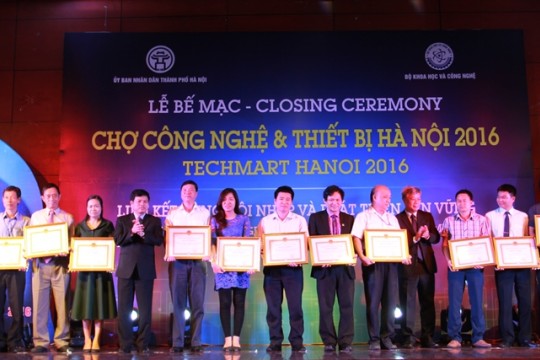HANEL ĐƯỢC TRAO TẶNG BẰNG KHEN CỦA UBND TP HÀ NỘI TẠI CHỢ CÔNG NGHỆ VÀ THIẾT BỊ HÀ NỘI 2016