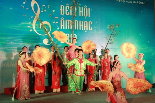 Tưng bừng đêm hội âm nhạc Hanel năm 2012