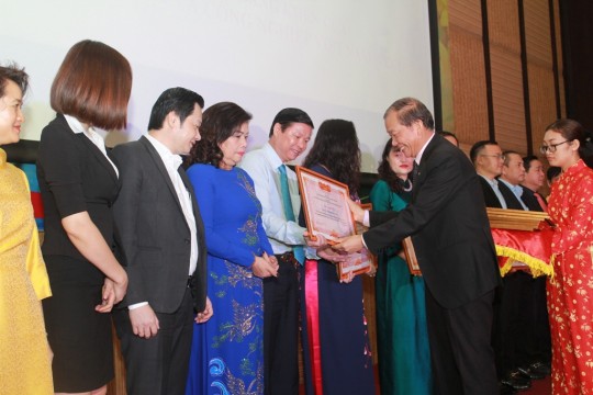 HANEL VINH DỰ NHẬN BẰNG KHEN CỦA PHÒNG THƯƠNG MẠI VÀ CÔNG NGHIỆP VIỆT NAM
