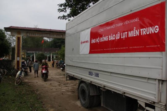 Hanel trao quà hỗ trợ trị giá hơn 200 triệu cho đồng bào lũ lụt các tỉnh miền Trung